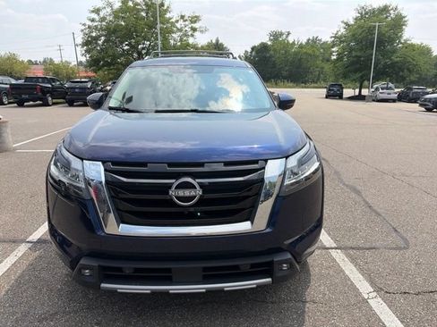 Used 2022 Nissan Pathfinder Platinum w/ Cargo Package AWD/4WD image 3