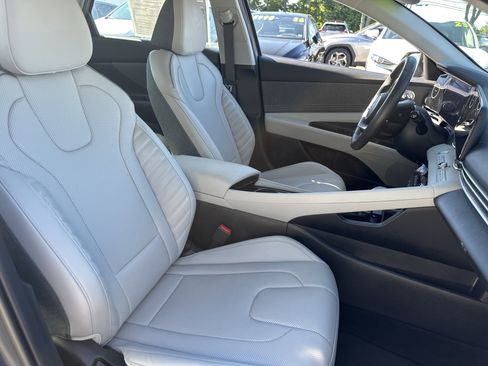 Used 2025 Hyundai Elantra Limited w/ Cargo Package FWD image 13