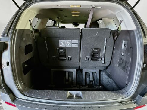 Used 2025 Kia Carnival FWD image 30