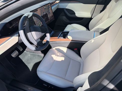 Used 2023 Tesla Model S image 6