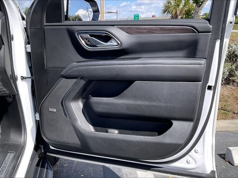 Used 2022 Chevrolet Suburban LT w/ Luxury Package image 23