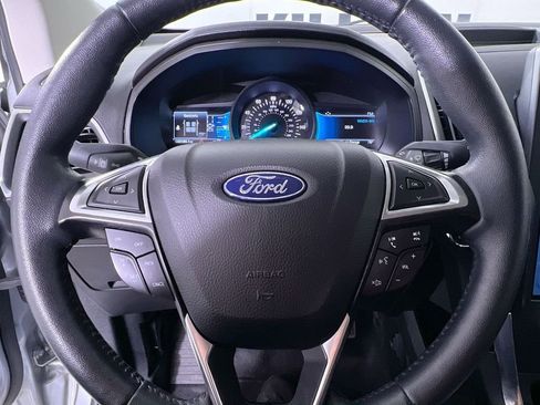 Used 2024 Ford Edge Titanium image 16