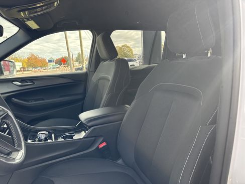 Certified 2024 Jeep Grand Cherokee Laredo w/ Trailer Tow Package image 12