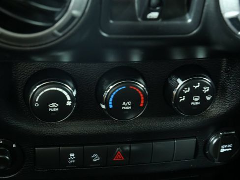 Used 2014 Jeep Wrangler Unlimited Sport w/ Quick Order Package 24S AWD/4WD image 31