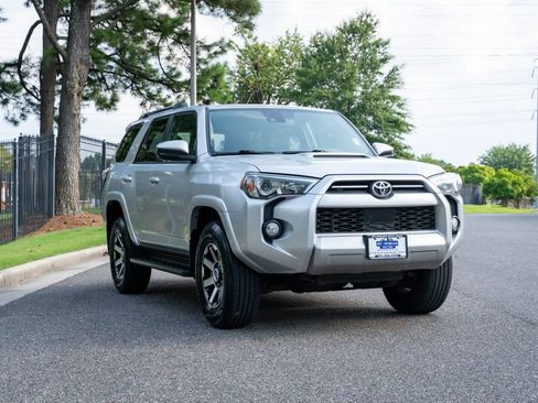 Used 2020 Toyota 4Runner TRD Off-Road AWD/4WD image 3