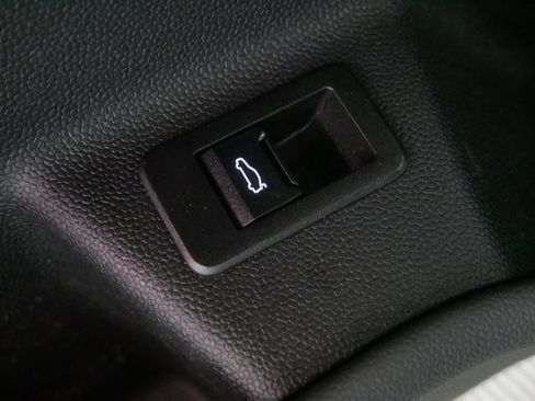 Used 2024 BMW iX xDrive50 w/ Sport Package AWD/4WD image 18