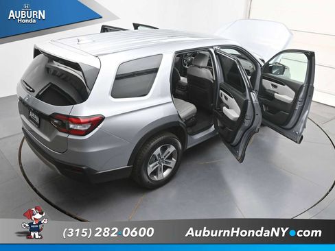 Used 2024 Honda Pilot EX-L image 40