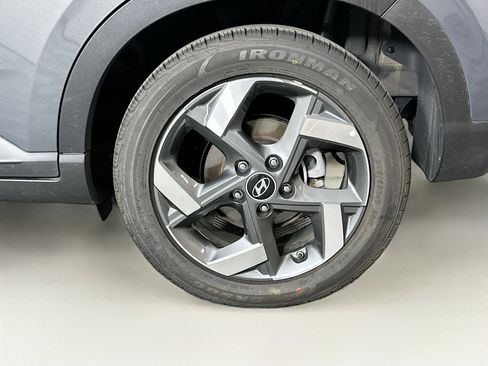 Used 2025 Hyundai Venue SEL image 11