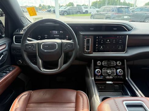 Used 2023 GMC Yukon Denali Ultimate AWD/4WD image 6