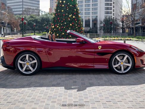 Used 2019 Ferrari Portofino image 9