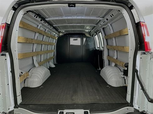 Used 2023 GMC Savana 2500 w/ Driver Convenience Package image 21