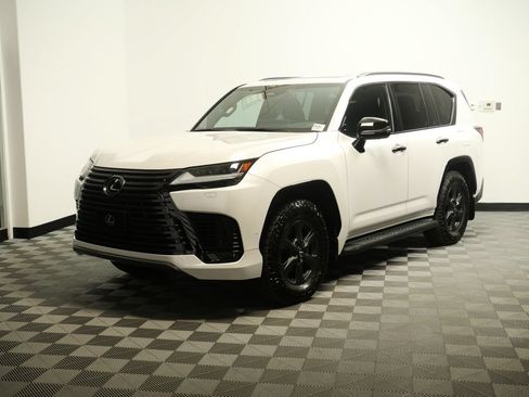 Certified 2025 Lexus LX 700h Overtrail AWD/4WD image 4