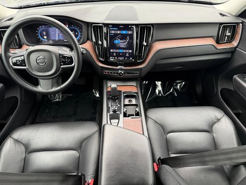 Used 2023 Volvo XC60 B5 Plus image 18