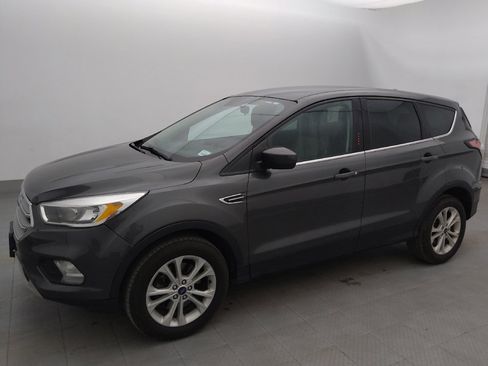 Used 2017 Ford Escape SE image 2
