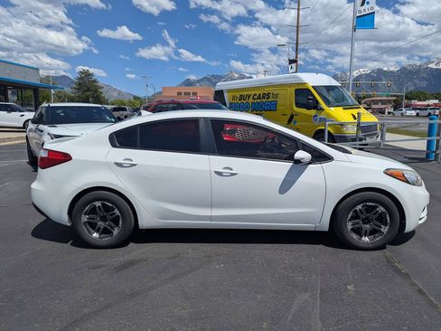 Used 2016 Kia Forte LX FWD image 2