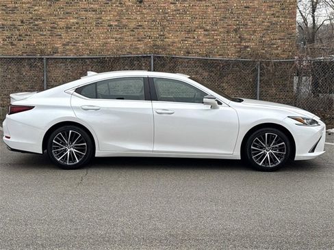 Certified 2024 Lexus ES 350 w/ Premium Package image 4