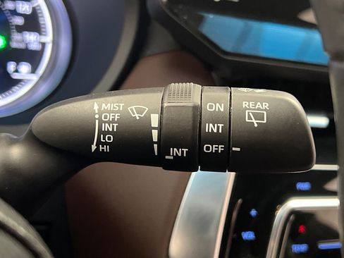 Used 2022 Toyota Venza Limited AWD/4WD image 41