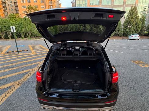 Used 2017 Mercedes-Benz GLC 300 4MATIC image 18