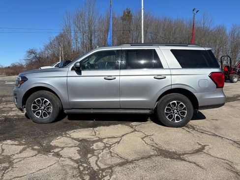 Used 2024 Ford Expedition XLT image 4