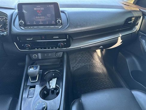 Used 2021 Nissan Rogue SV w/ Premium Package image 23