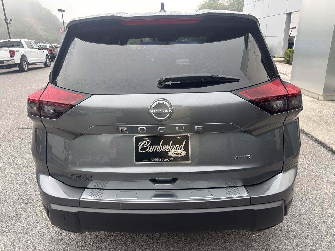 Used 2026 Nissan Rogue SV AWD/4WD image 3
