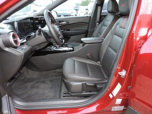 Used 2025 Chevrolet Trax RS w/ Sunroof Package FWD image 20