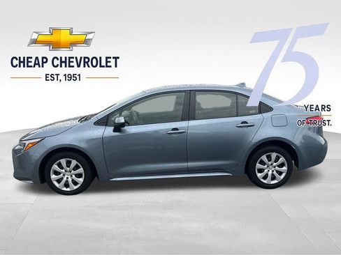 Used 2025 Toyota Corolla LE FWD image 2