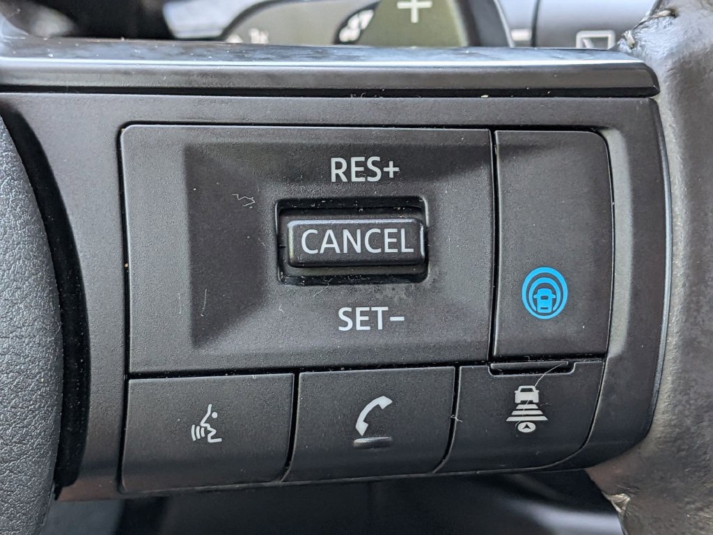 Used 2025 Nissan Pathfinder SV AWD/4WD image 14