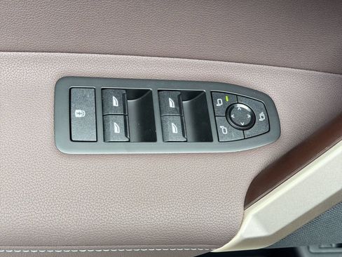 Used 2026 BMW iX xDrive60 w/ Premium Package AWD/4WD image 29