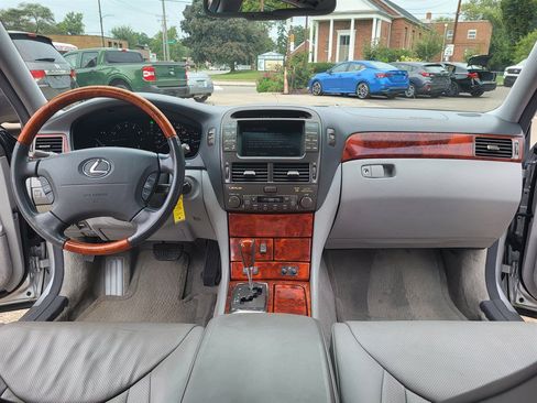 Used 2005 Lexus LS 430 RWD image 12