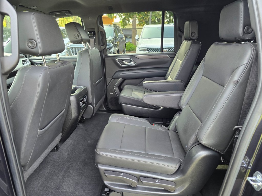 Used 2022 Chevrolet Suburban LT w/ Luxury Package AWD/4WD image 18