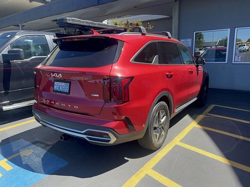 Used 2022 Kia Sorento S AWD/4WD image 3