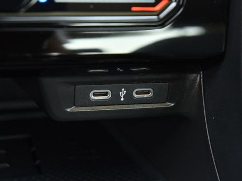 Certified 2025 Volkswagen Jetta SE w/ Sunroof Package FWD image 16
