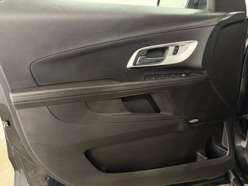 Used 2017 Chevrolet Equinox LT w/ Midnight Edition image 11