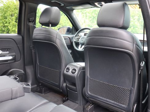 Used 2020 Mercedes-Benz GLB 250 w/ Premium Package image 18