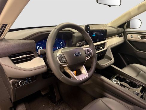 New 2026 Ford Explorer Active w/ Active Comfort Package RWD image 9