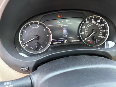 Used 2019 INFINITI QX50 Luxe w/ Navigation Package FWD image 9