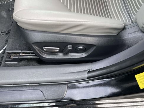 Used 2023 Toyota Camry SE image 29