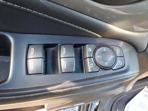 Used 2023 Chevrolet Traverse LT image 15