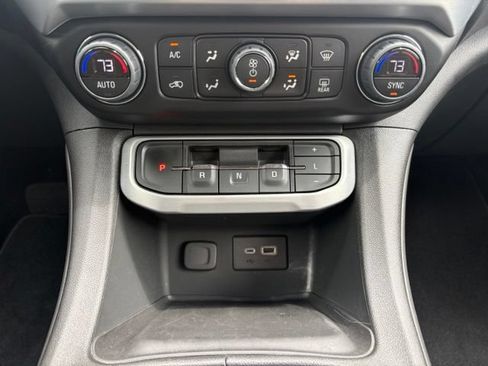 Used 2023 GMC Acadia SLE w/ Driver Convenience Package FWD image 29