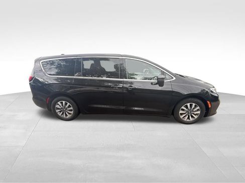 Used 2023 Chrysler Pacifica Touring-L FWD image 8