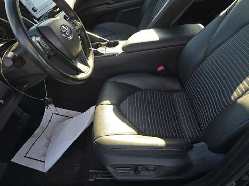 Used 2024 Toyota Camry SE image 3
