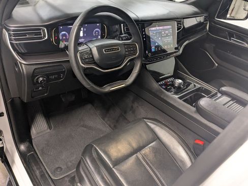 Used 2023 Jeep Wagoneer 4WD w/ Convenience Group I image 12