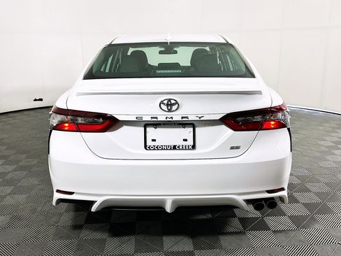 Used 2023 Toyota Camry SE FWD image 4