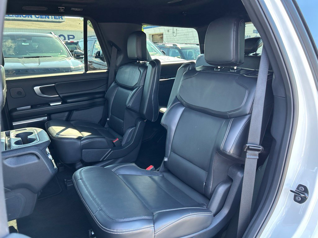 Used 2025 Ford Expedition Platinum w/ Stealth Performance Package AWD/4WD image 35