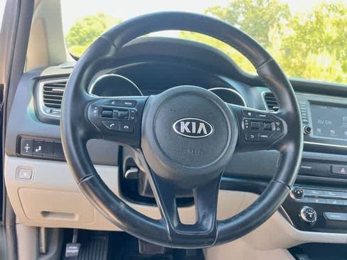 Used 2019 Kia Sedona EX FWD image 17