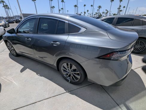 New 2026 Nissan Sentra SL w/ Floor Mat Package FWD image 4