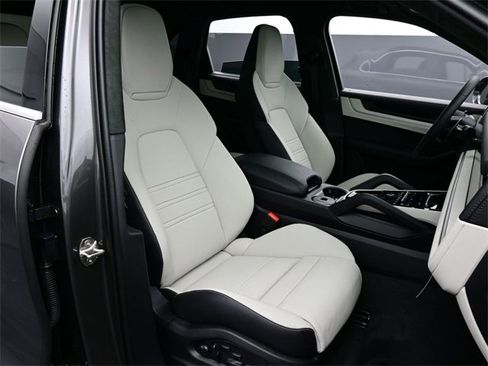 New 2026 Porsche Cayenne S image 23