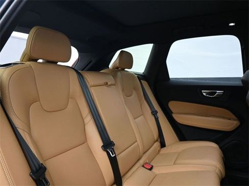 Used 2023 Volvo XC60 B5 Ultimate w/ Protection Package Premier image 34