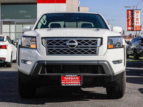 New 2024 Nissan Frontier SV w/ SV Convenience Package image 3